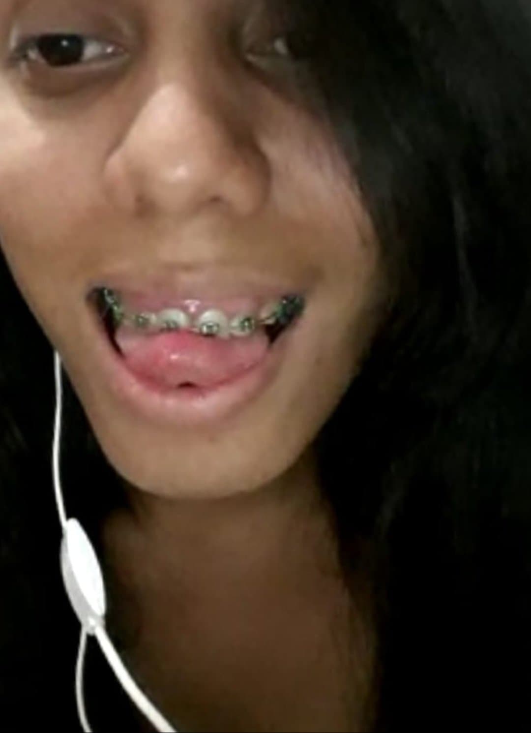 Click to view full size Vazou morena safada gostosa e inocente