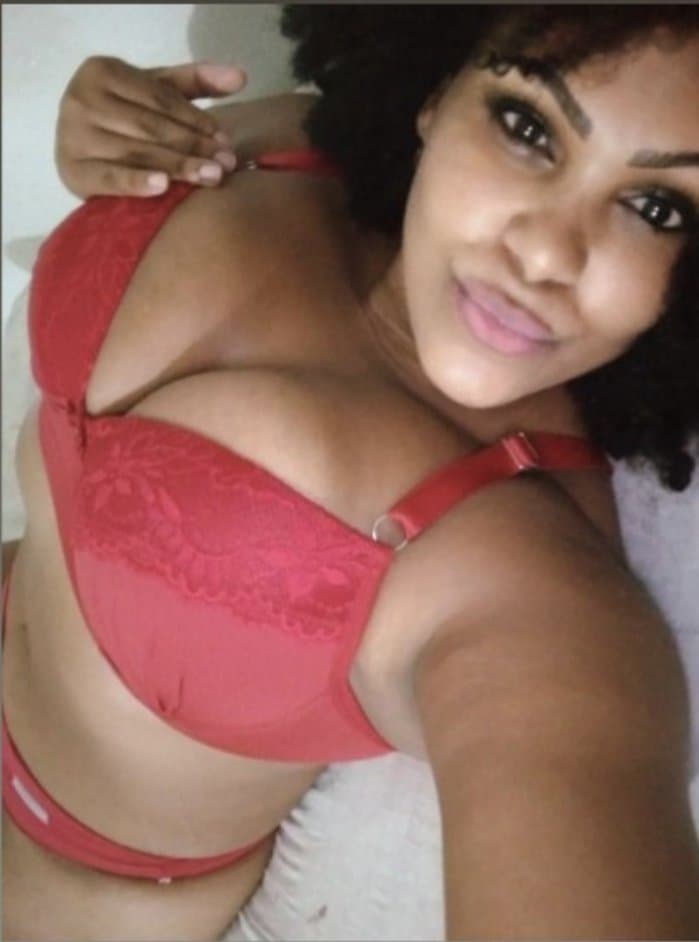 Coroa morena gostosa de Jacareí adora se exibir de lingerie | Coroa rabuda e peituda