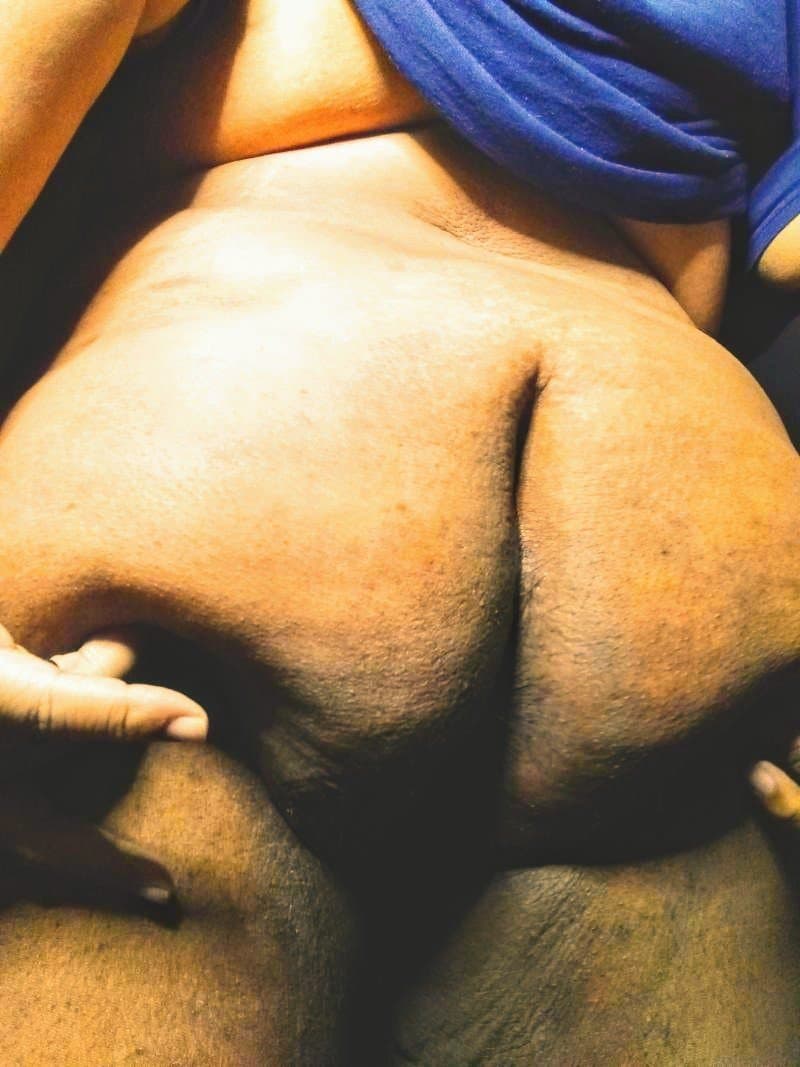 Big booty slut showing hole