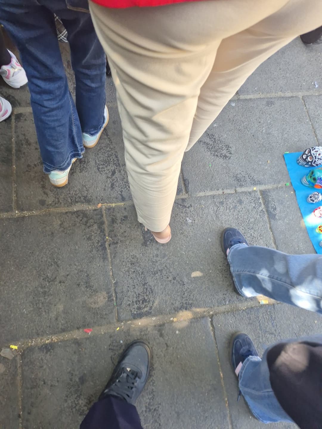 Click to view full size Ricos pies en la calle, strip y de mas