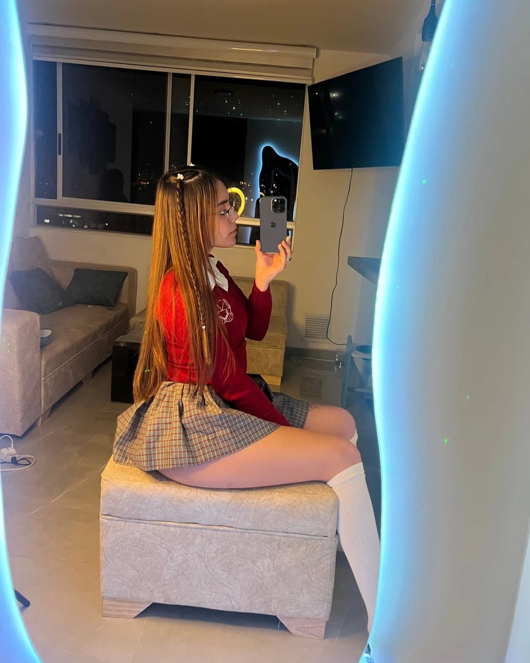 Dos colombianas con uniformes colegiales para que te des una buena paja