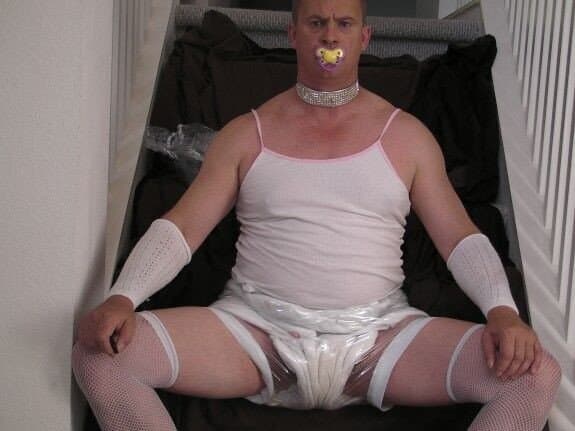 Click to view full size ABDL Diapered sissybaby Peter went in choker and chastity