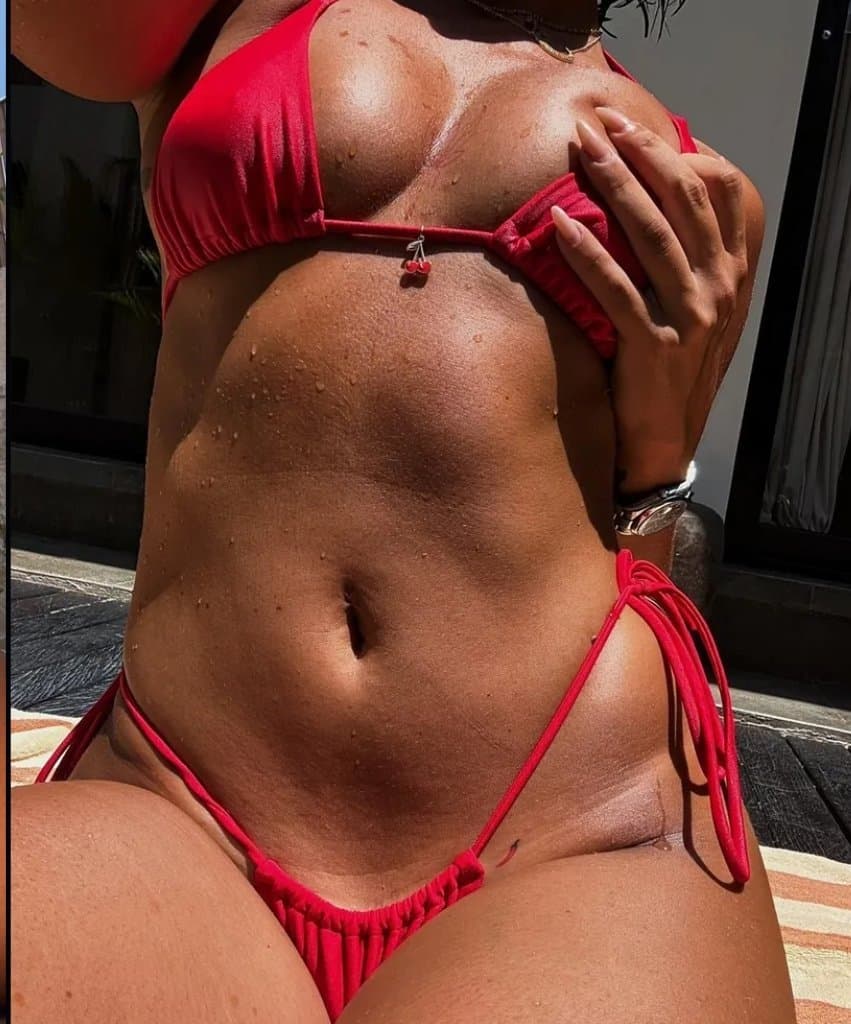 Bonne chienne suce très bien