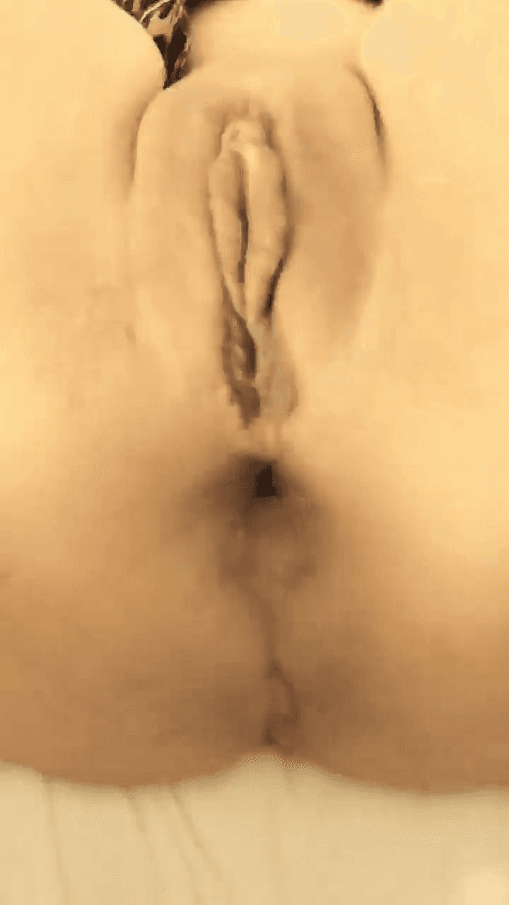 Gordinha mamando teta e dando o cu