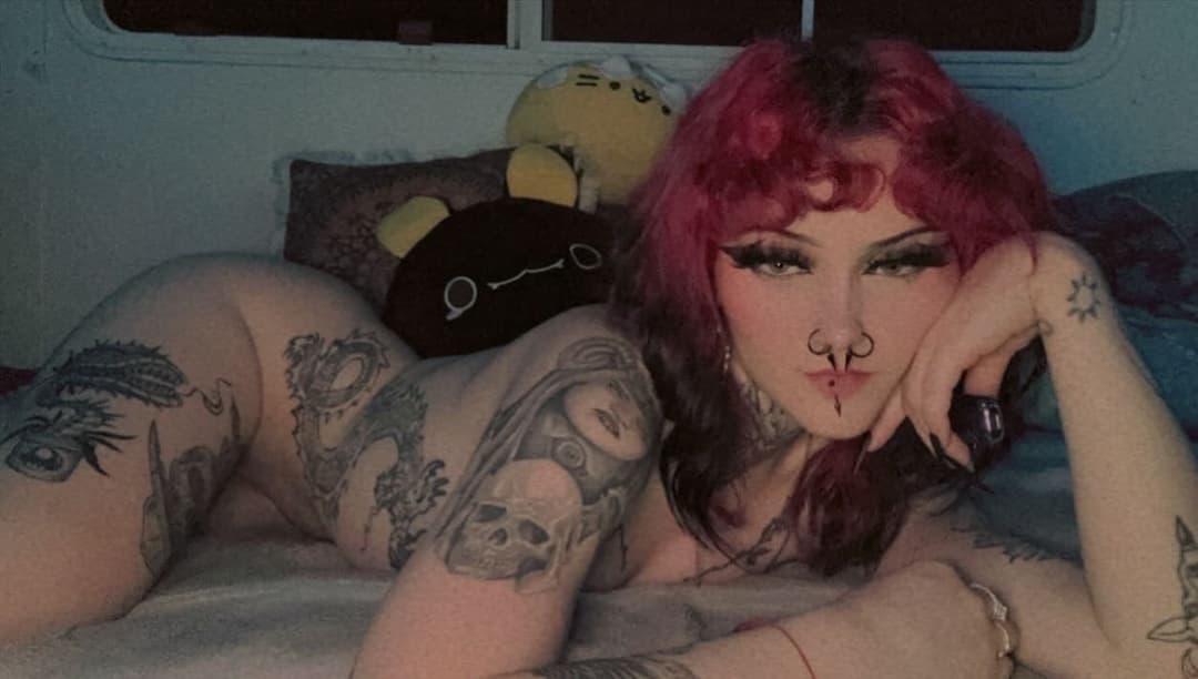 This Goth Chick is So Sexy