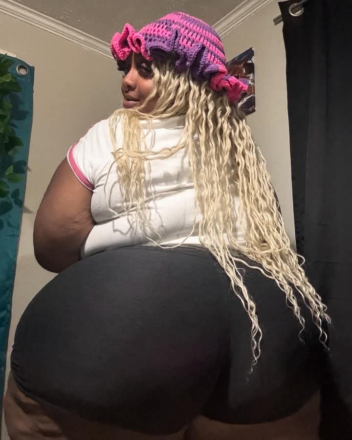 HUGE SSBBW SEXY ASS BOOTY