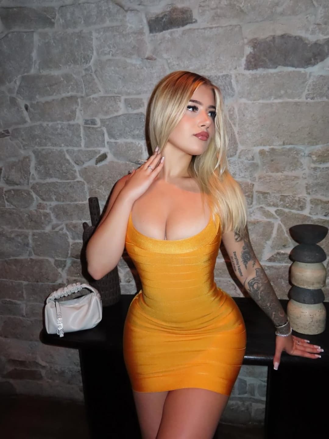 Viktoria, The Classy Gold Digger