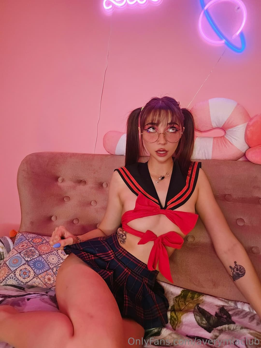 Cute skinny eslut bounces on it