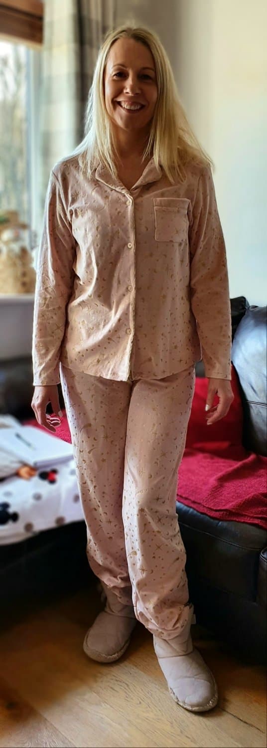 Mature UK Slut Legs Open