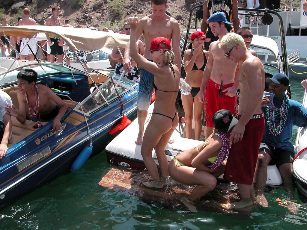 Click to view full size Unknown Hottie, Lake Havasu Memorial Day Weekend 2003 Pt. 2