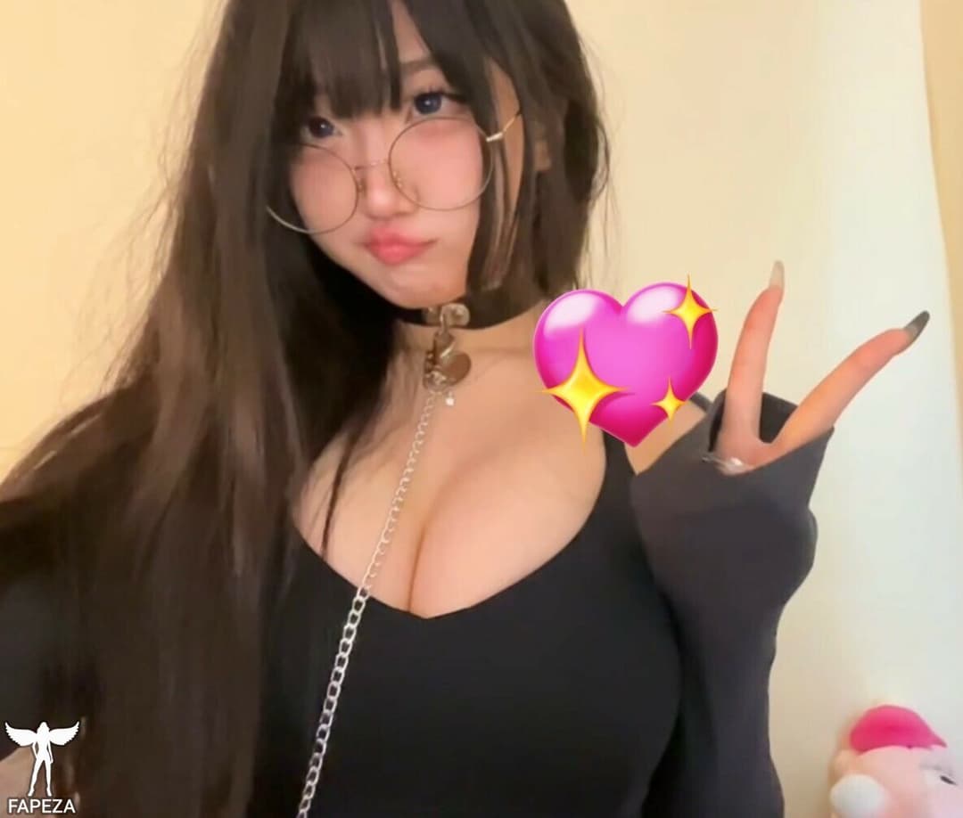 Asian Twitch streamer 4
