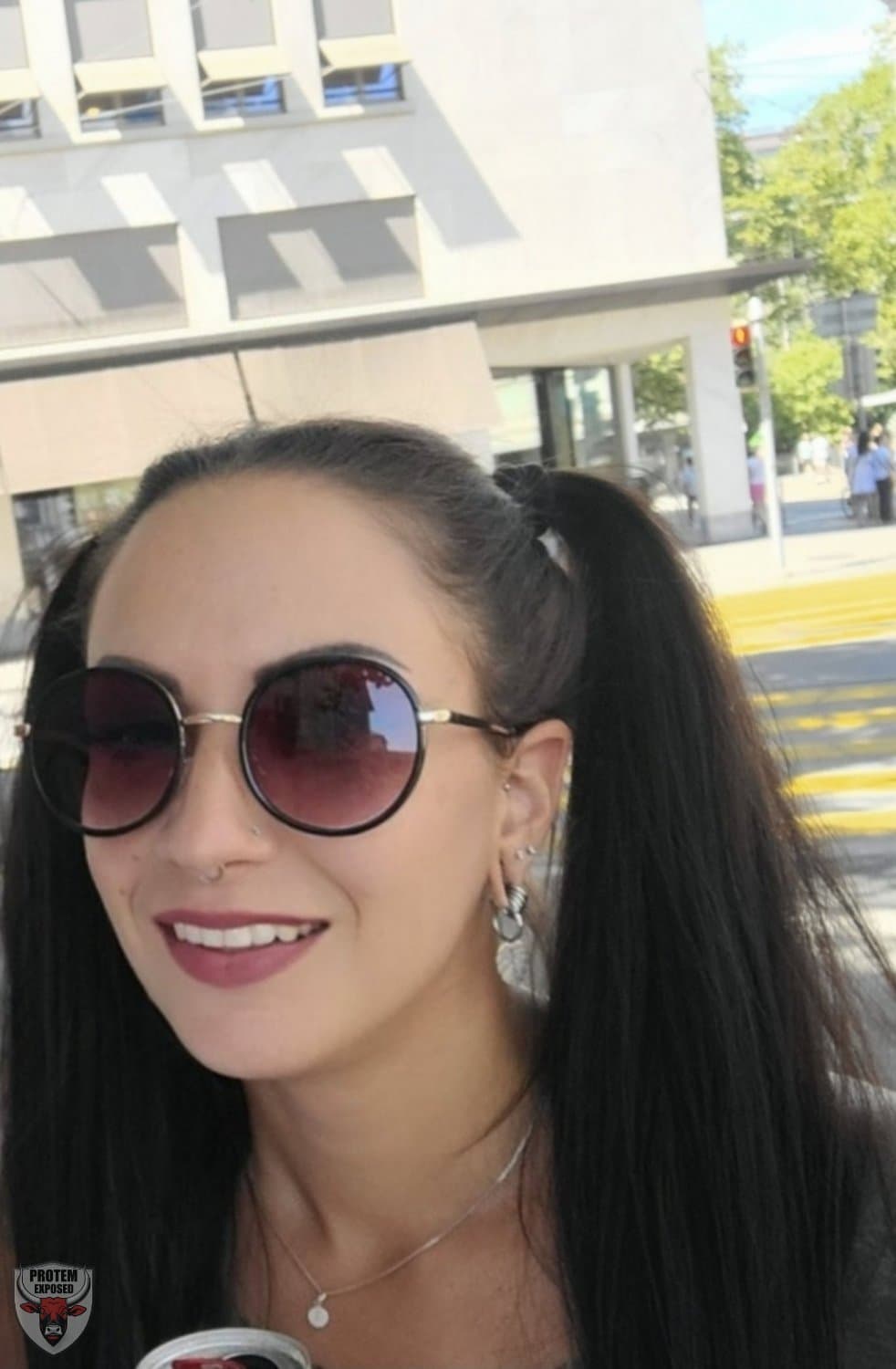 Hot tattooed goth anal slut fuck that big white cock like a pro whore