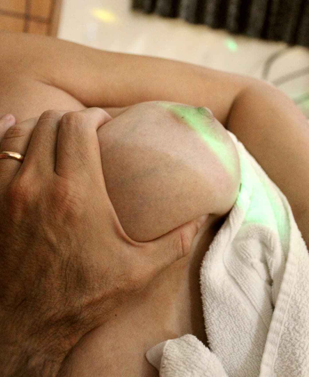 Click to view full size Tetas para que te quero... todo mundo quer mamar essas tetas