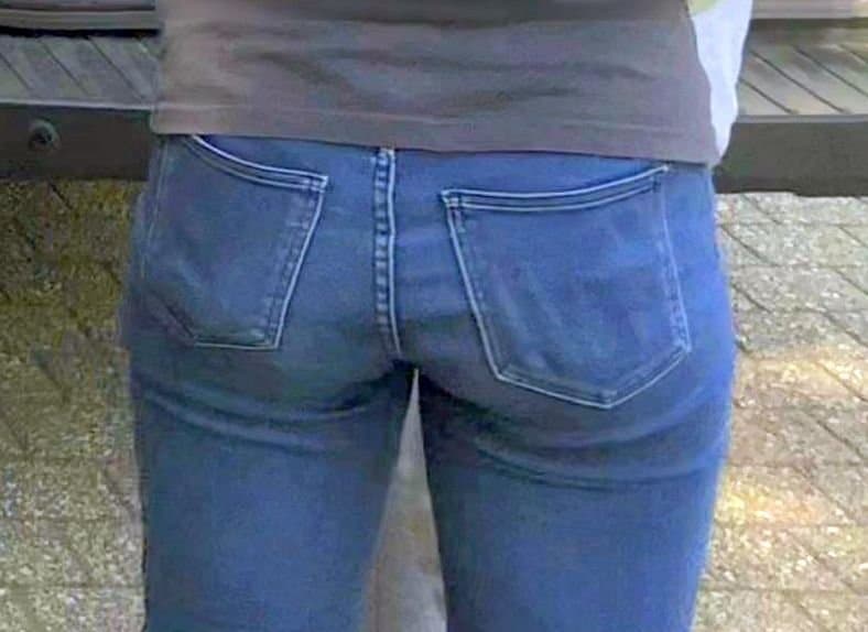 18yo friends daughter Ass in Jeans - Kleiner Abiturientinnen-Fickarsch in Jeans