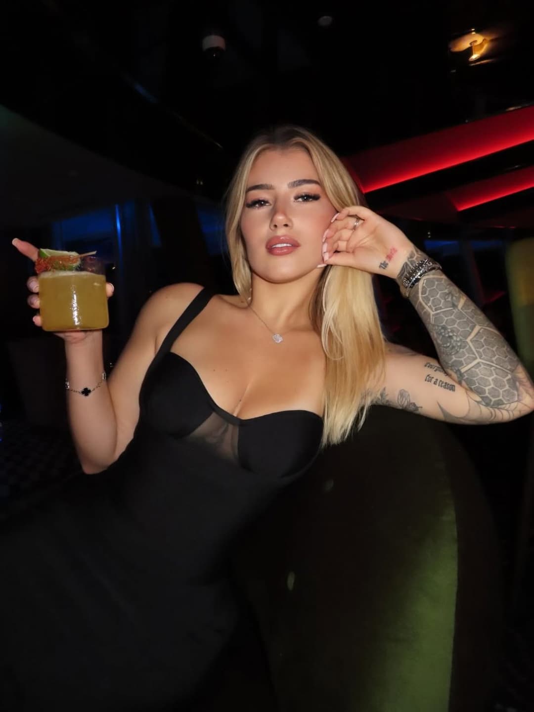 Viktoria, The Classy Gold Digger