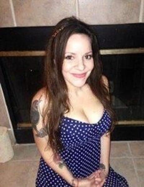 Here we have Alia showing off some very nice tits and ass in a very very old school mardi gras video