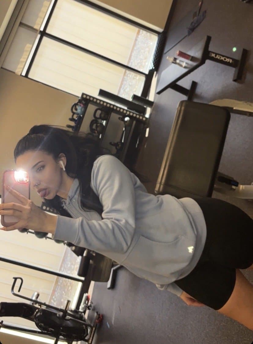 Snowbunny bitch Cat only lets black clap those big buttcheeks