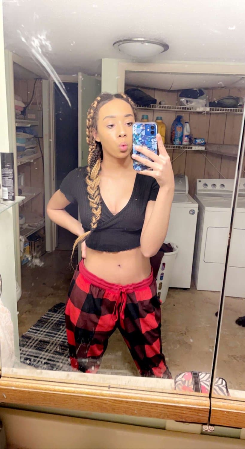Click to view full size Ciarra from Kansas, has requested to be uploaded
