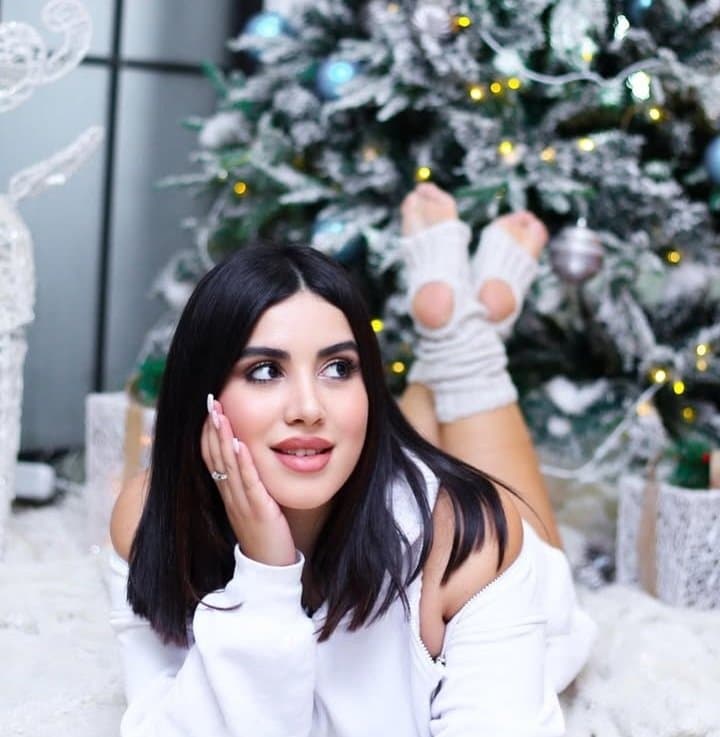 Sexy glamour feet pedicure woman