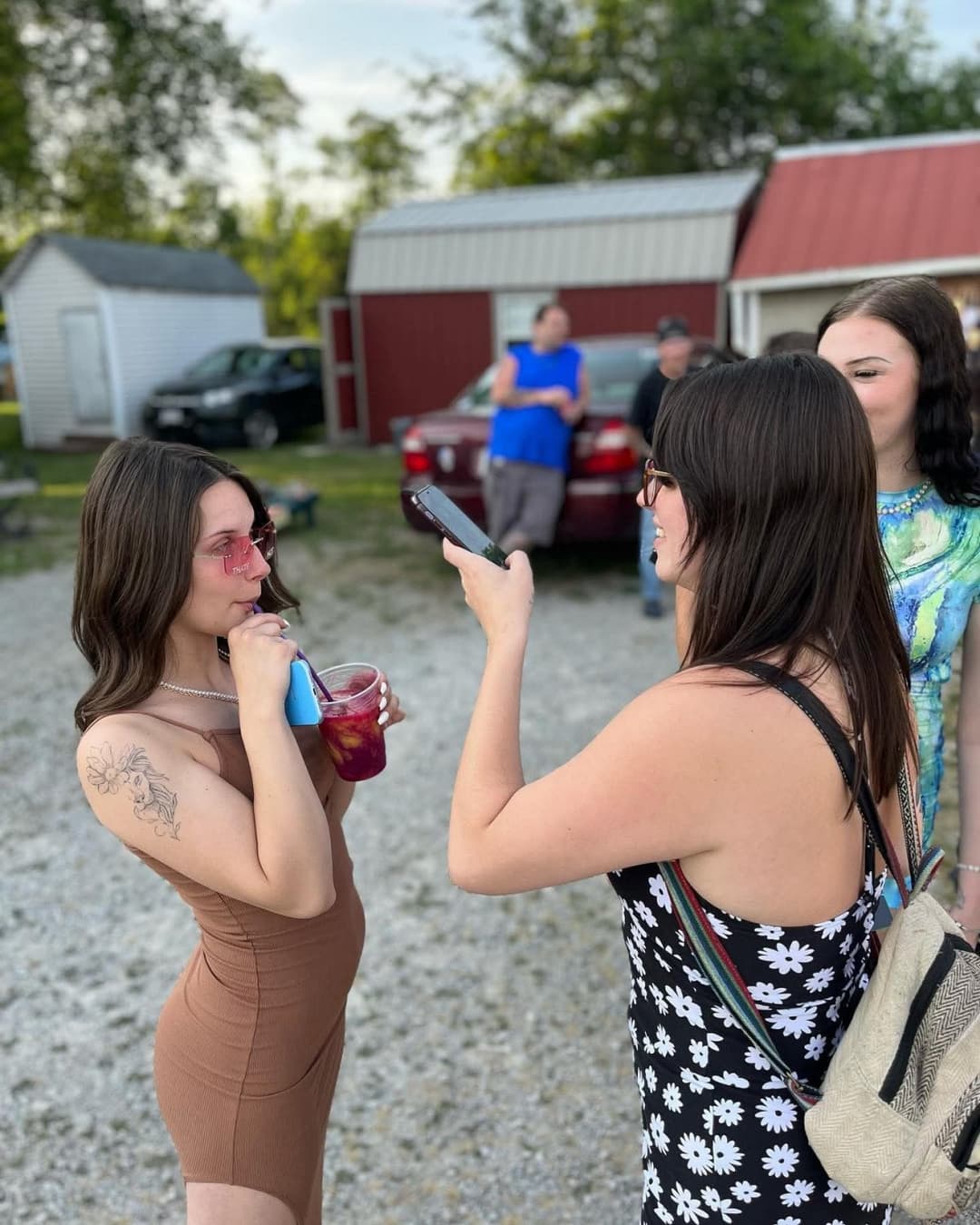 Little sis has a slutty older sis role model