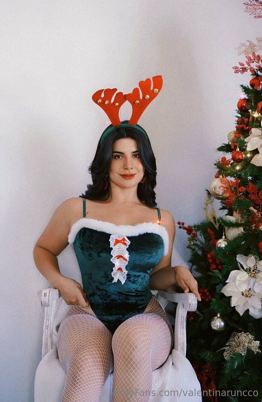 Click to view full size Valentina runco perra culona y de grandes tetas