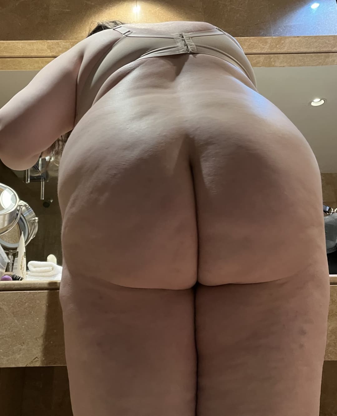 Fat BBW wife naked in the hotel room