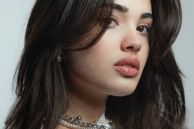 Lizge comet muito linda essa maravilha de mulher ??