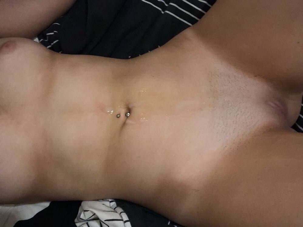 Sexy KIK slut, 21, loves showing her sexy body