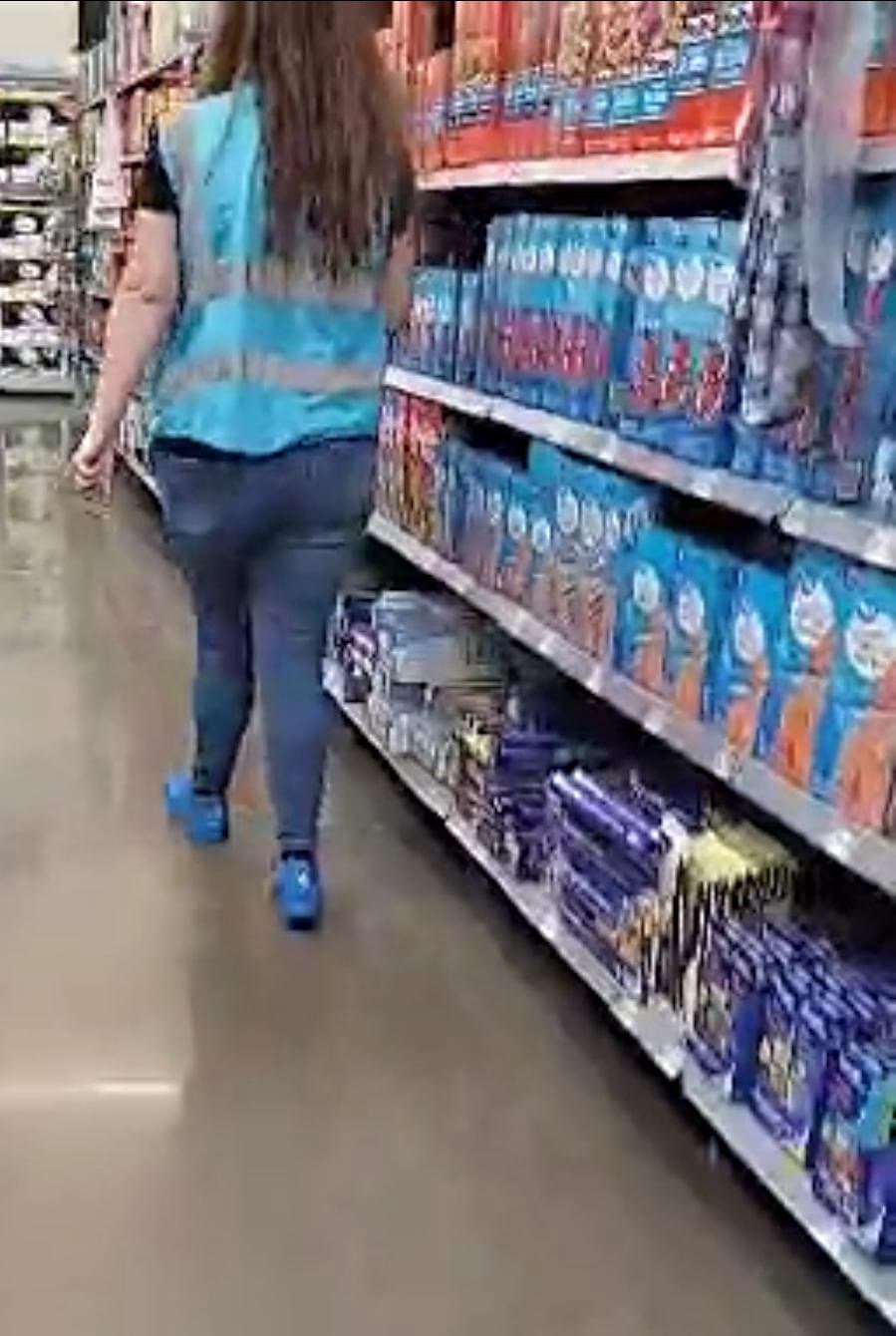 Fat Ass Walmart Pawg Spotted in public and doesnt know hes seen her butthole