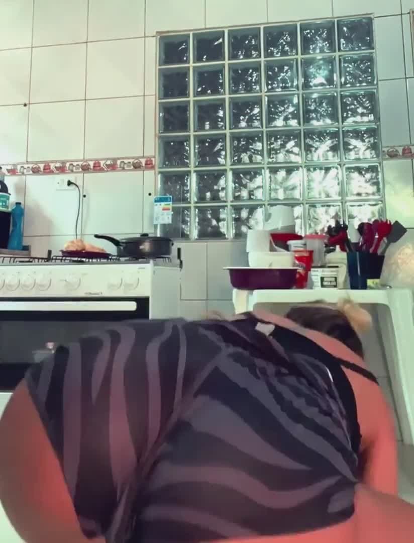 Deixa nos comentários qual você gostou mais a mais r***** mais gostosa