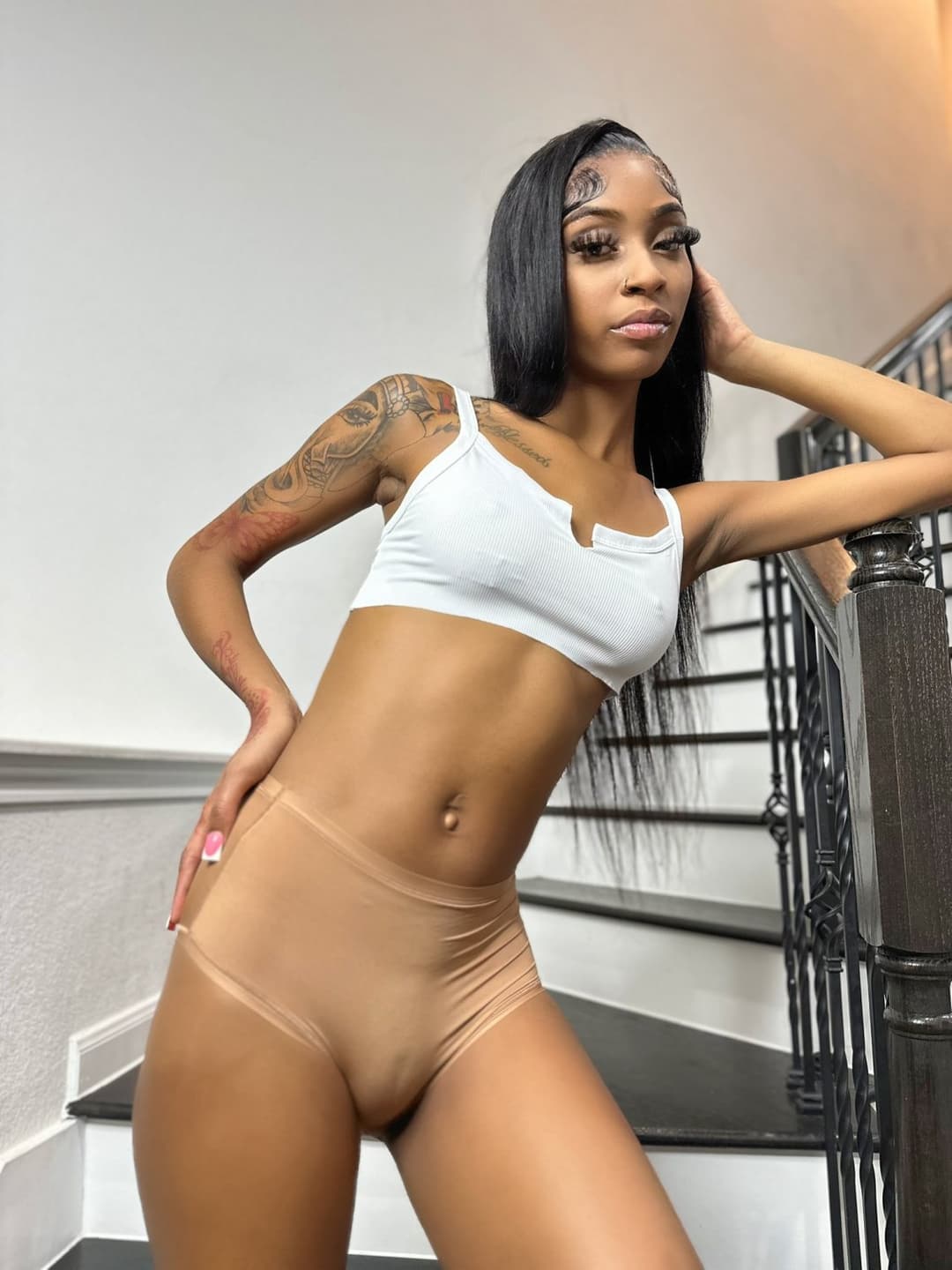 Slim Ebony phat pussy | Fat pussy lips