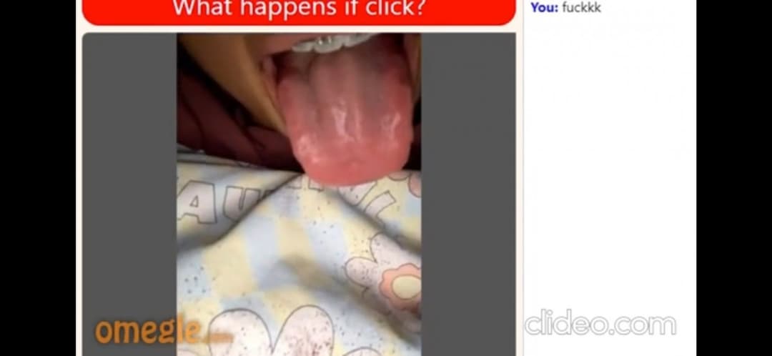 Morena novinha vazou chupando dedo e socando fundo na buceta molhada.