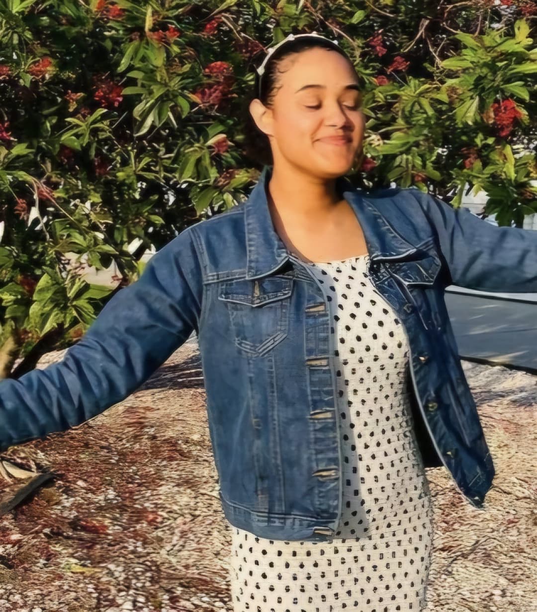 Puerto Rican teen slut Alisha jerks off stranger