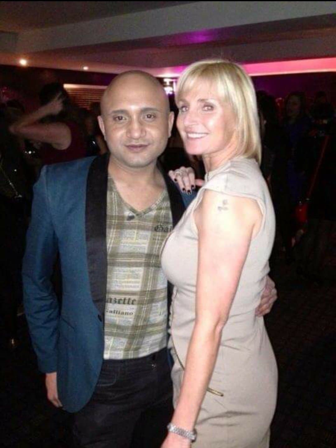 Gorgeous UK Milf Sarah