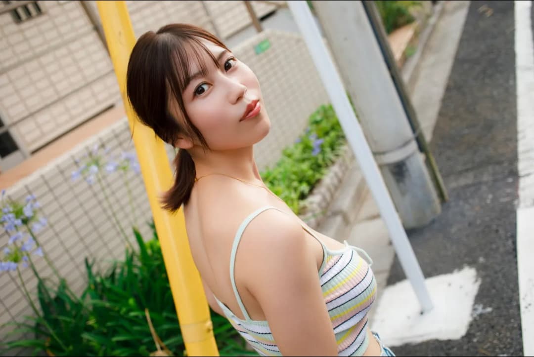 Iori Io - Monthly Girl PHOTOBOOK