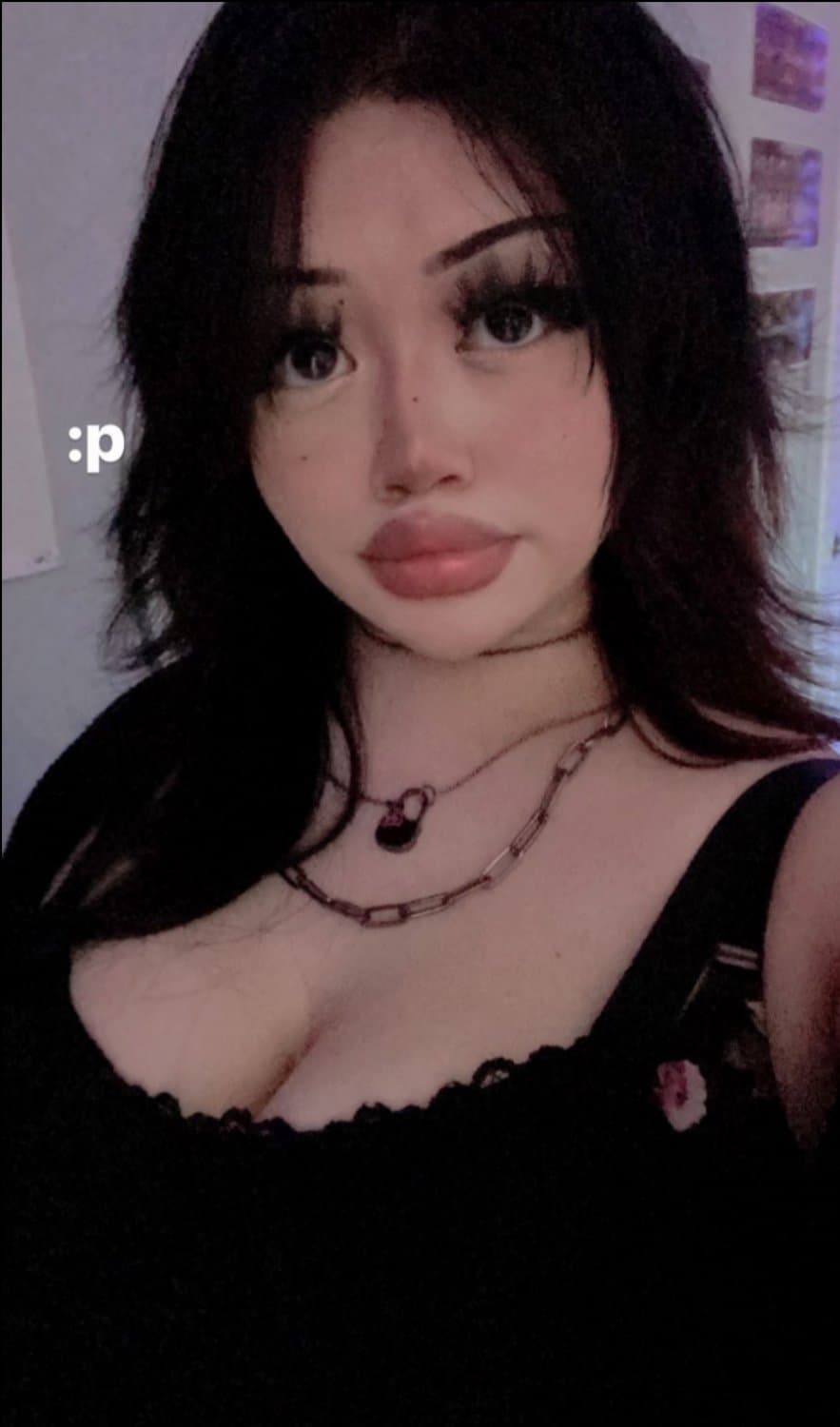 Casey, 18 | Big tits whore shows her slutty udders while trying out to become an e-thot