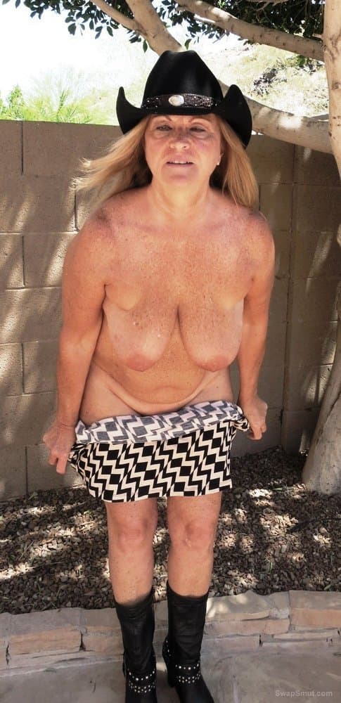 Ann - Mature US Striptease x 2..!