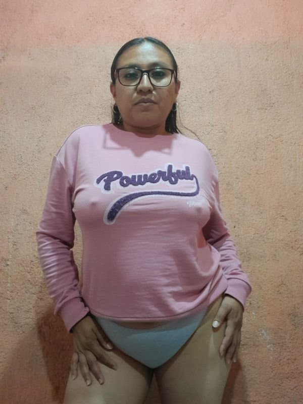 Click to view full size Sexy Latina wife Deyra fully nude