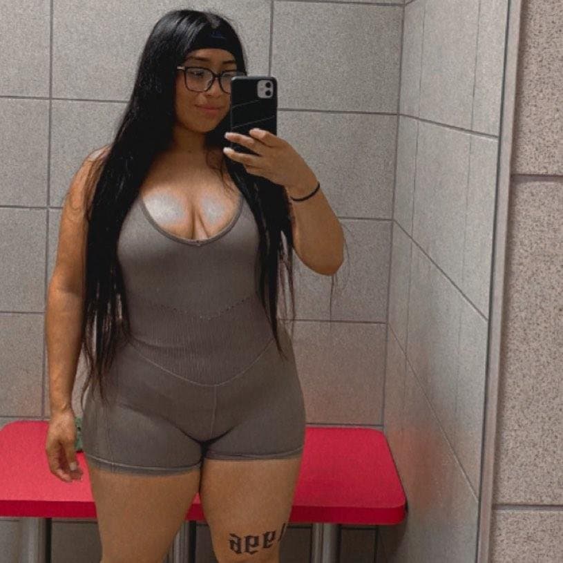 Thicc Latina takes every chance she gets to show off her thicc ass and bit tits