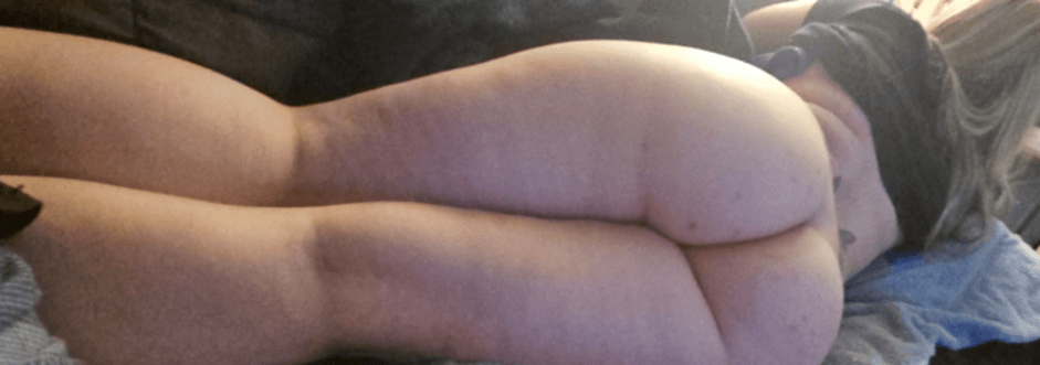 Hot MILF in a sexy black lingerie