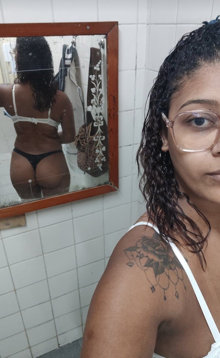 Click to view full size Morena rabuda amadora