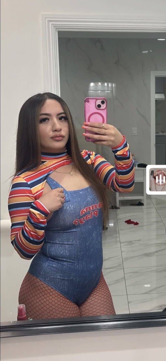 She used to take backshots, two hands on her throat. 23 year old Chicago Latina slut loves big cocks