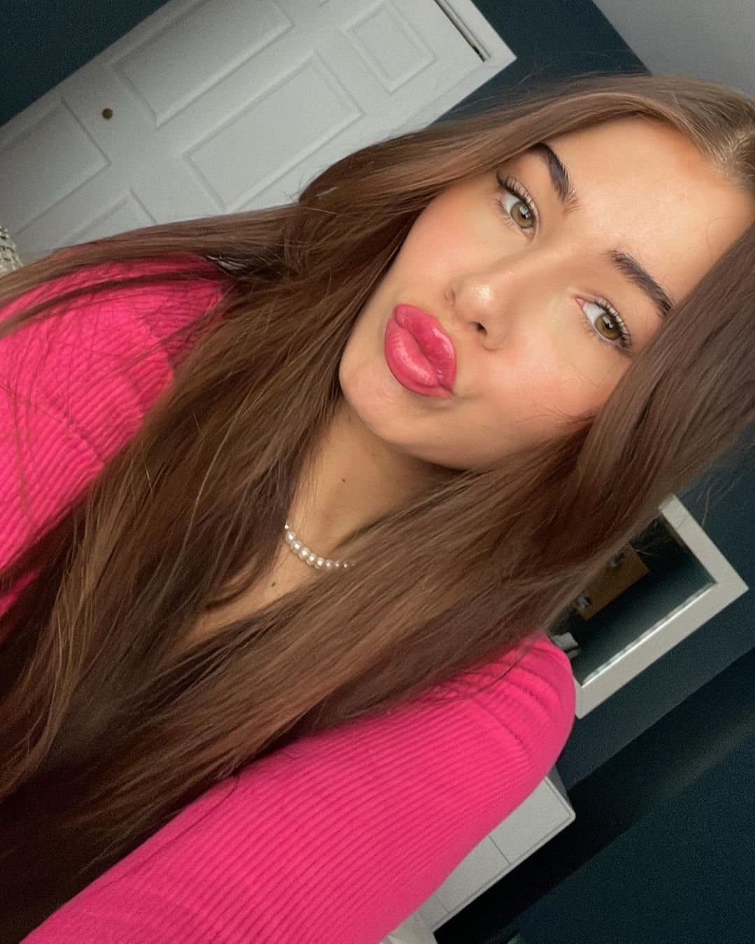 Canadian Webslut Charlotte