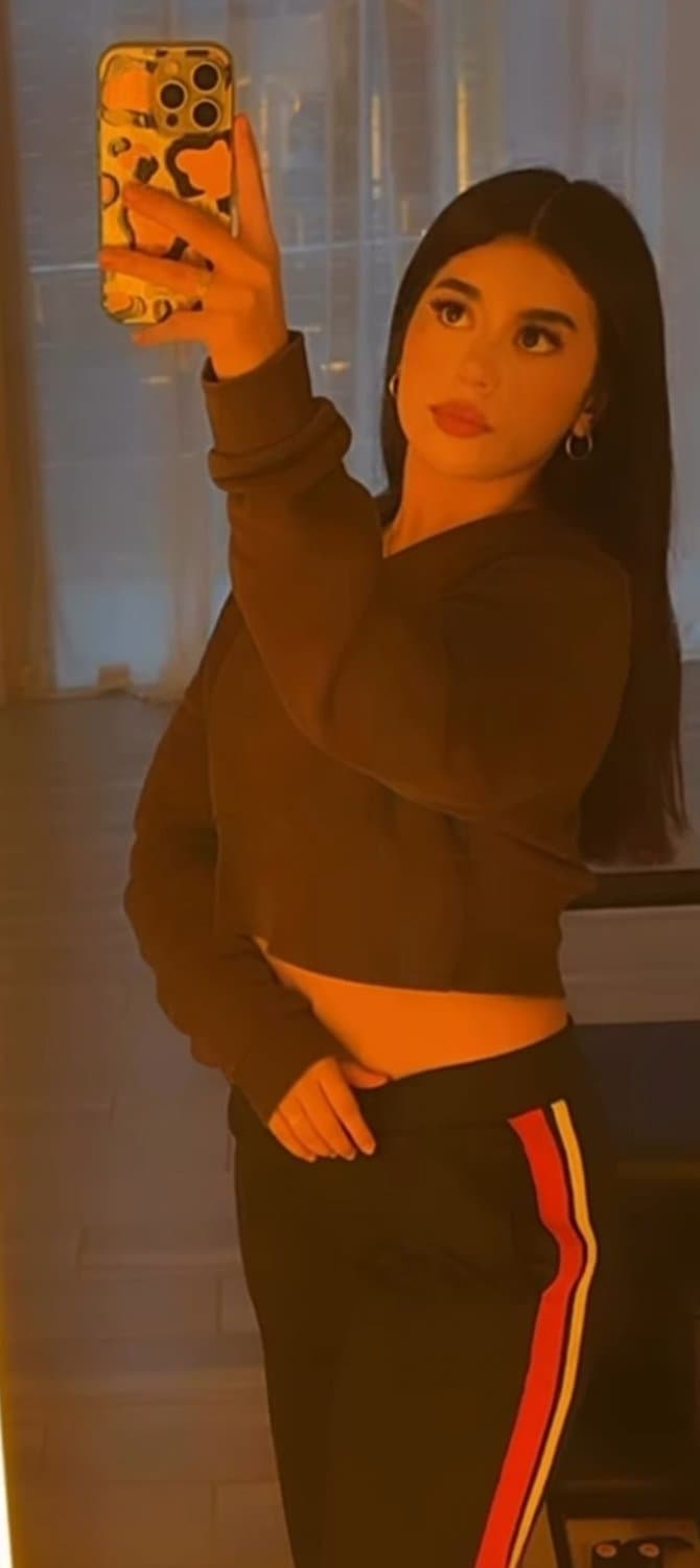 Chaparrita nalgona con algunos fakes