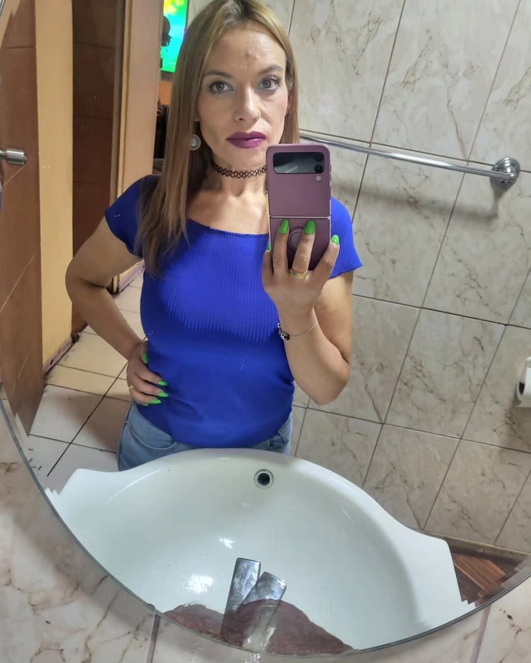 Haberme cogido a la mamá y unos años mas tarde a su hija fue excitante, las dos la chupan delicioso