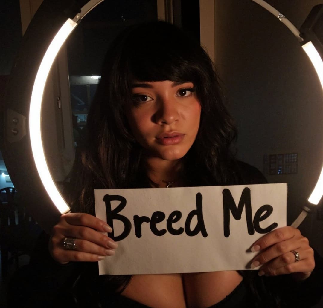 Cinna, The Chubby Streaming Whore