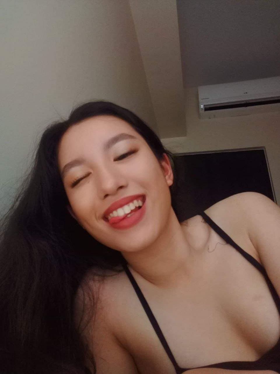 Hot Asian Pinay Couple