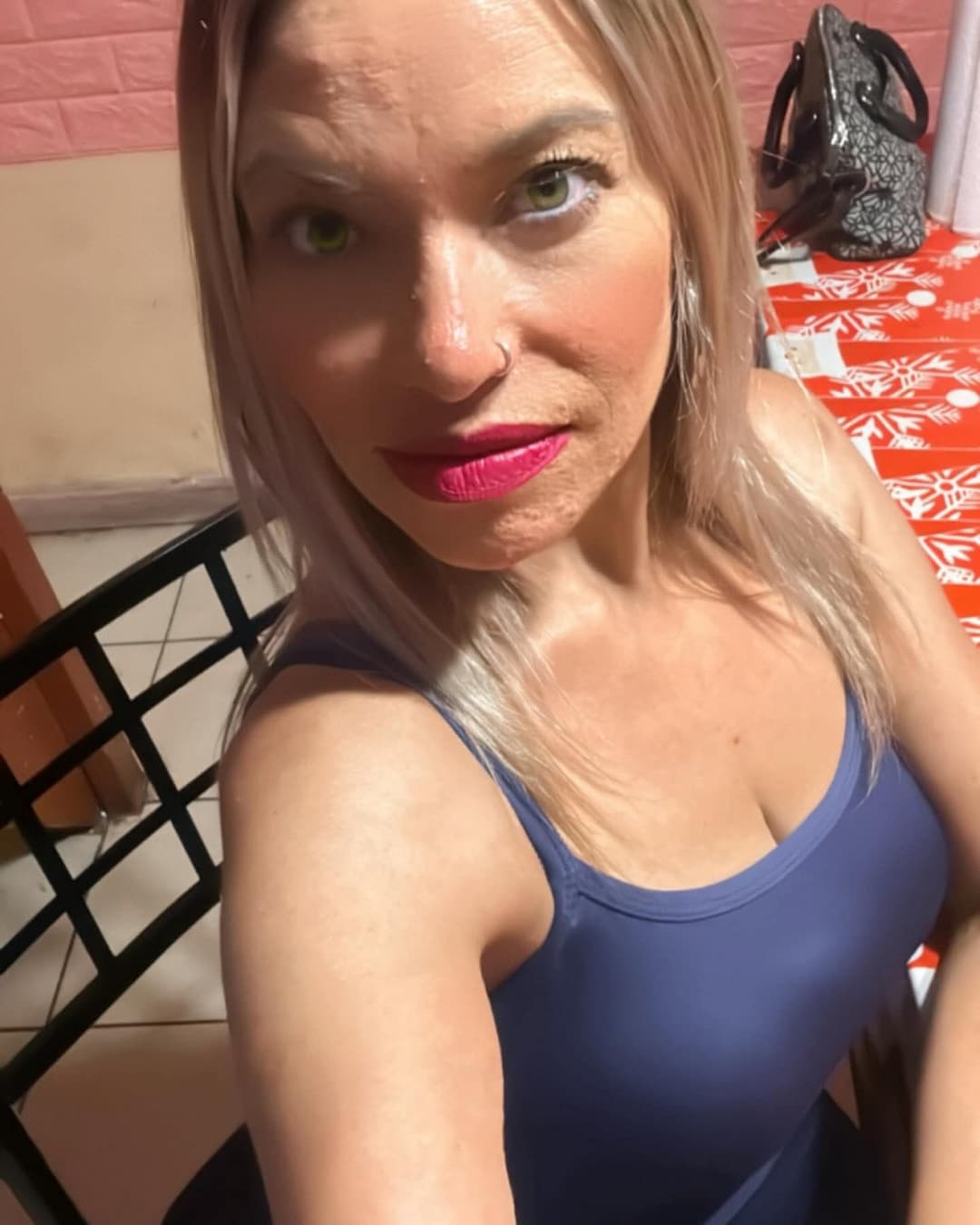 Haberme cogido a la mamá y unos años mas tarde a su hija fue excitante, las dos la chupan delicioso