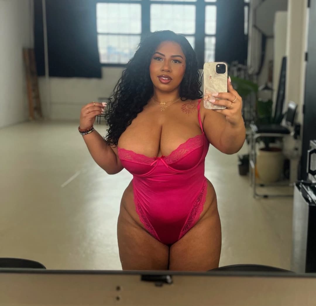 Curvy Plus Size BBW IG Baddie with perfect body