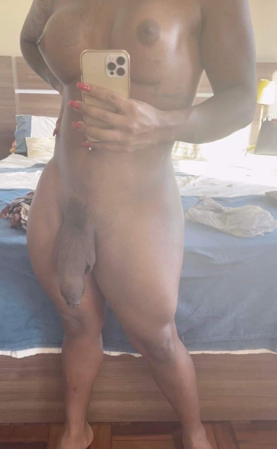 Mimosa patty et sa grosse bite noire qui jute??